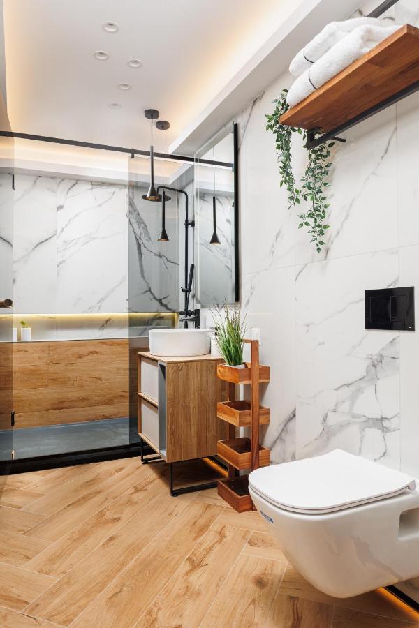 Pure Living Apartment W. Private Parking Braşov Extérieur photo