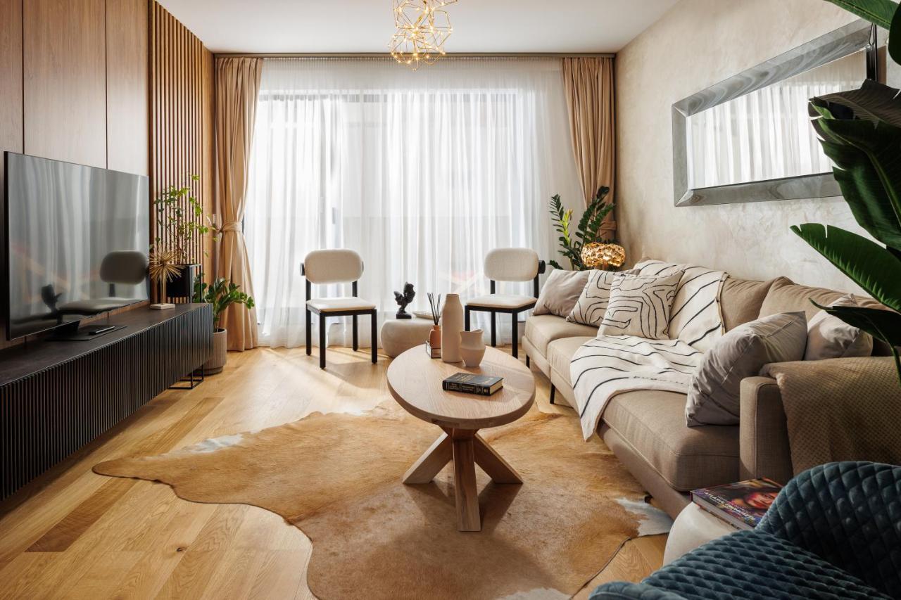 Pure Living Apartment W. Private Parking Braşov Extérieur photo