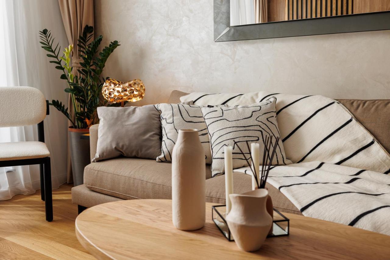Pure Living Apartment W. Private Parking Braşov Extérieur photo