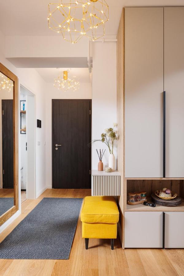 Pure Living Apartment W. Private Parking Braşov Extérieur photo