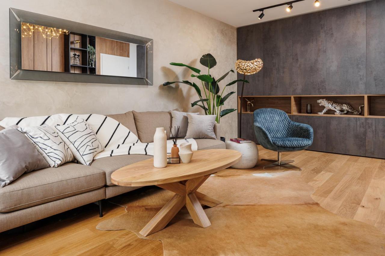 Pure Living Apartment W. Private Parking Braşov Extérieur photo