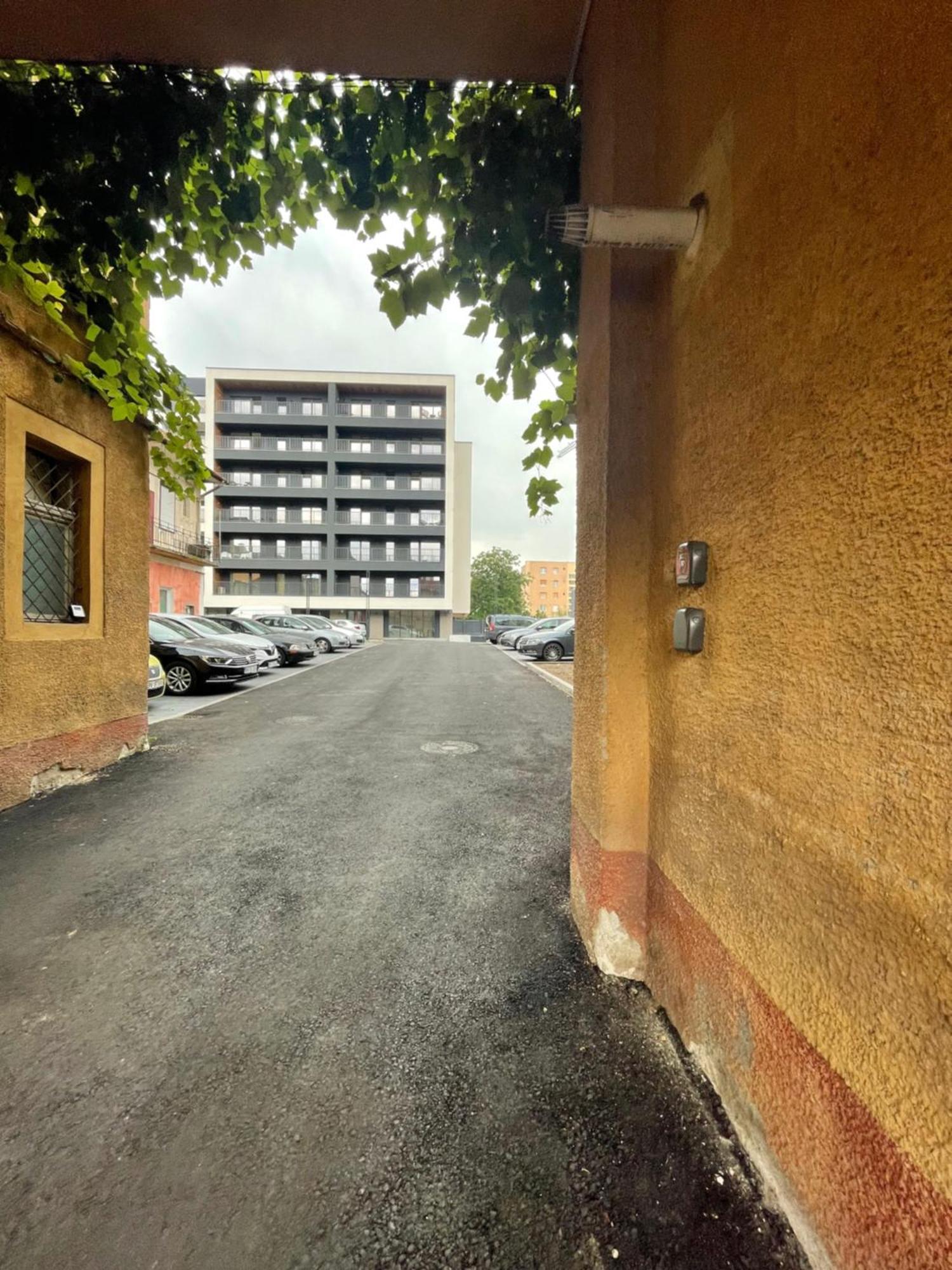 Pure Living Apartment W. Private Parking Braşov Extérieur photo